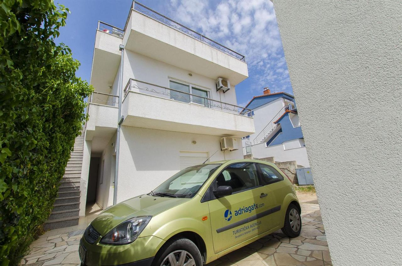 Apartments Zdenka Donji Okrug  Exterior foto